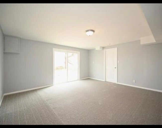 Building Photo - 5621 N Strathbury Ave