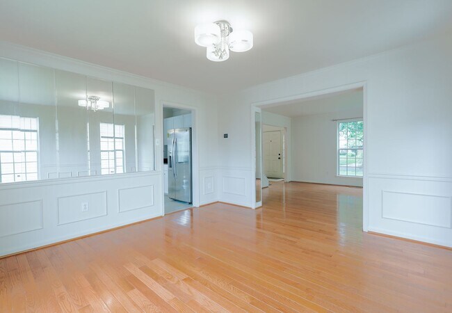 Building Photo - Beautiful 4 BR/3.5 BA Single-Family Home i...