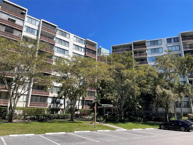 Building Photo - 4222 Inverrary Blvd