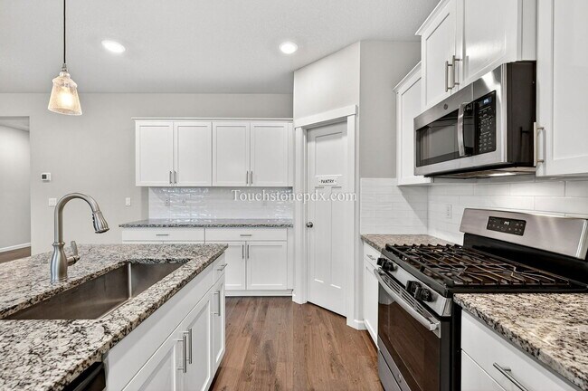 Building Photo - 11333 SE Courteous Ct