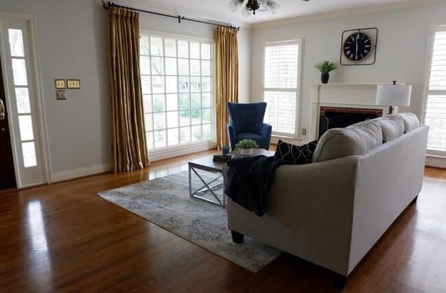 Building Photo - 2203 Griswold Ln