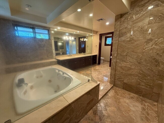 Building Photo - 466 Portlock Rd