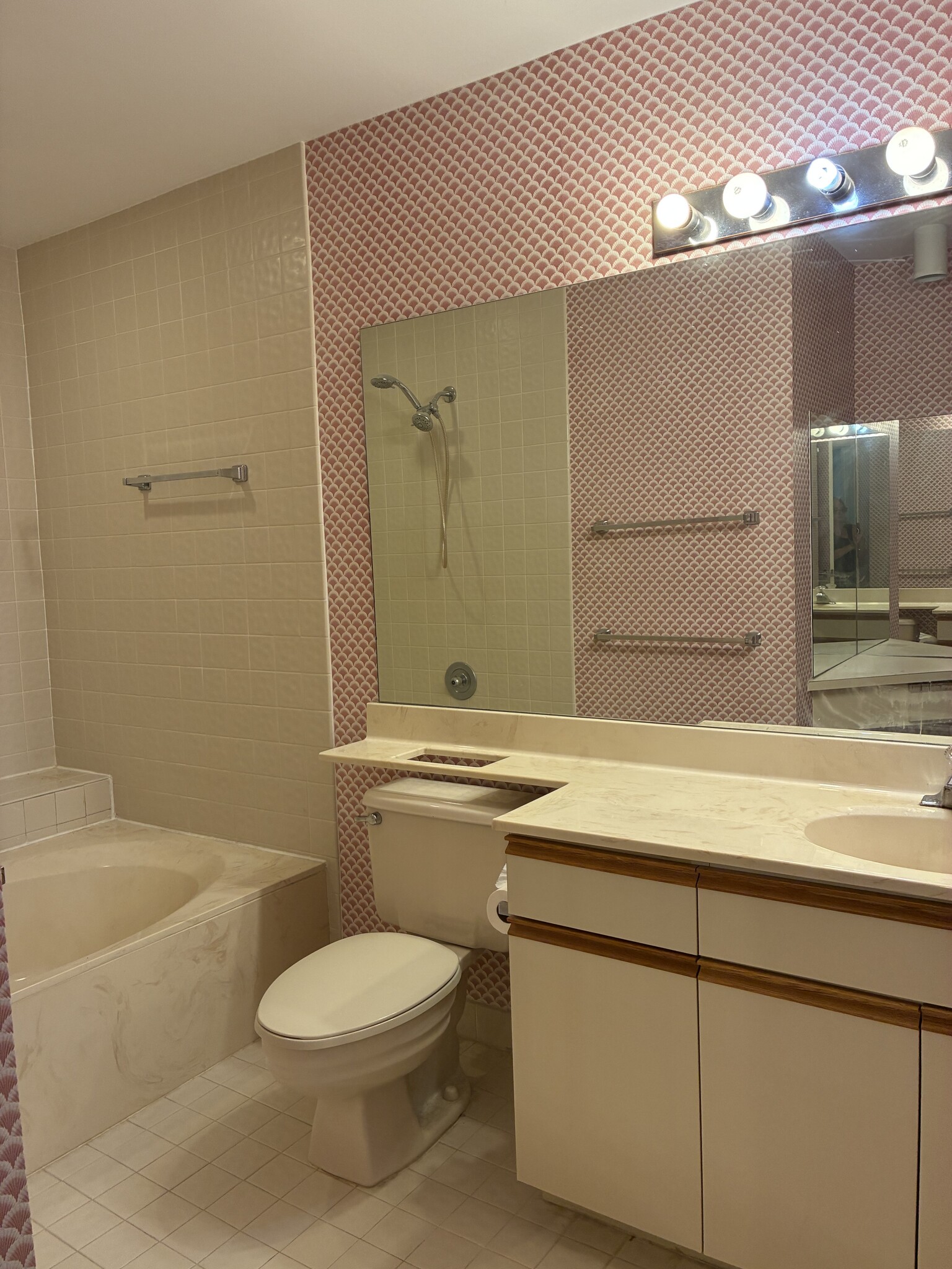 Master Bathroom - 3226 Laurel Oaks Ln