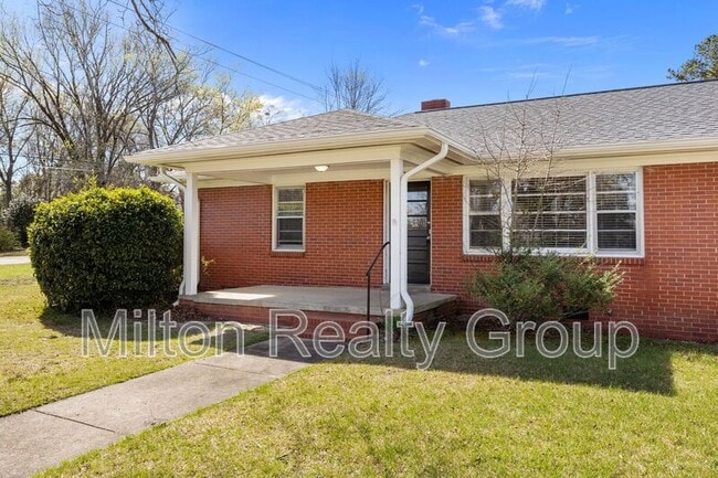 Building Photo - 1208 S 9th St