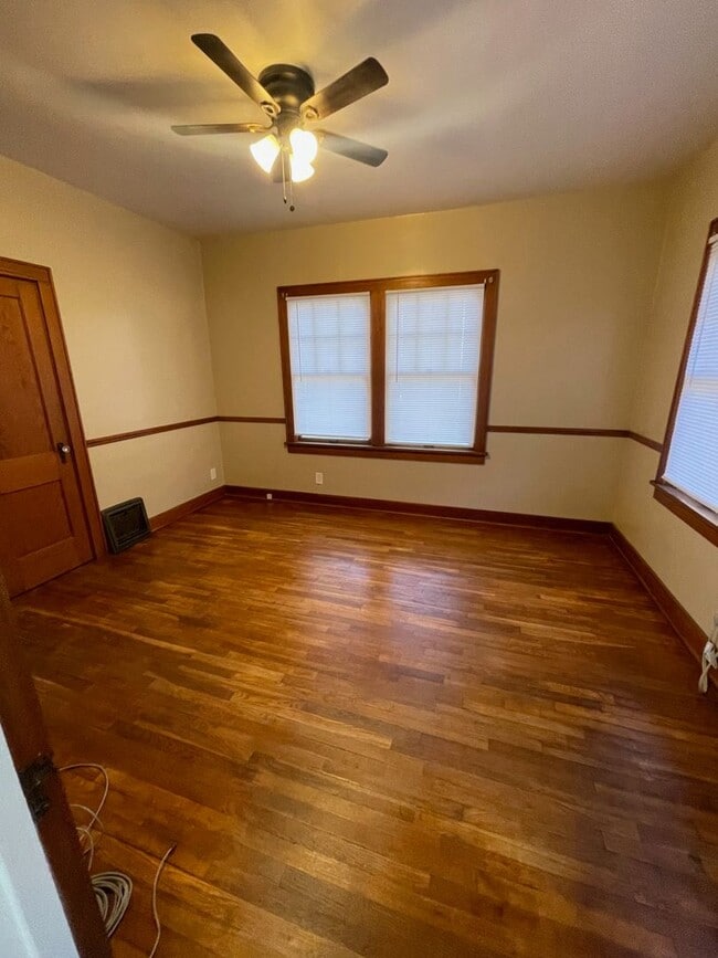 Building Photo - 3 Bedroom with garage and basement