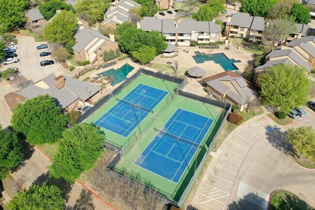 Building Photo - 2010 Cloisters Dr