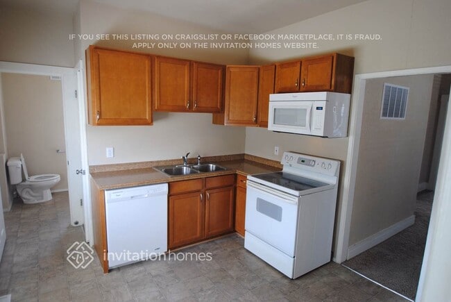 Building Photo - 732 5th Ave N