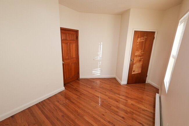 Building Photo - 1 Kenilworth St