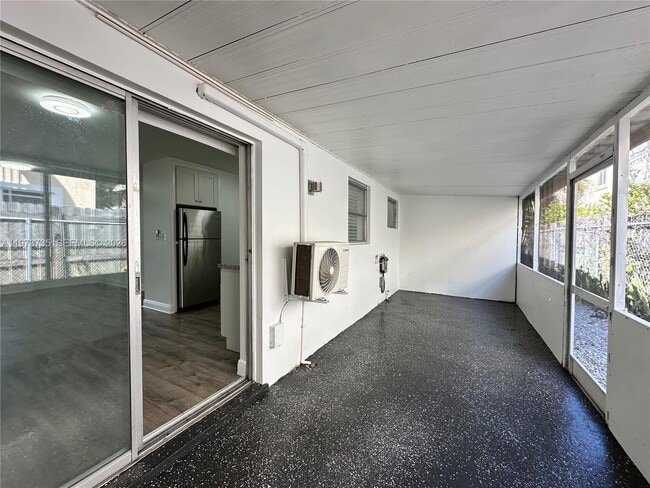 Building Photo - 2221 Monroe St