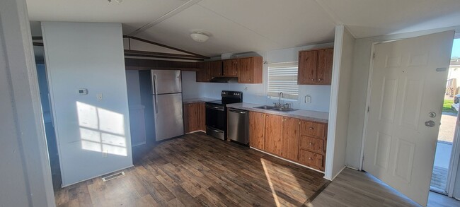 Building Photo - Mobile home in Country Setting