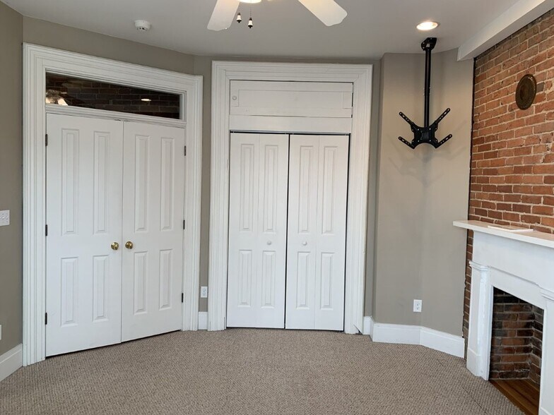 2FL Bedroom 1 - 1339-2 W North Ave
