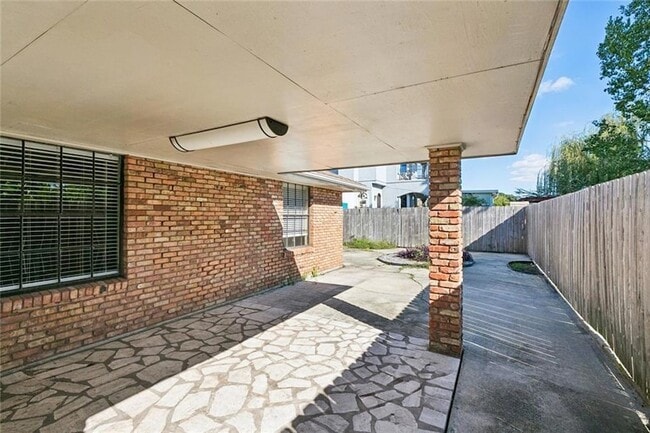 Building Photo - 8305 Fairfax Dr