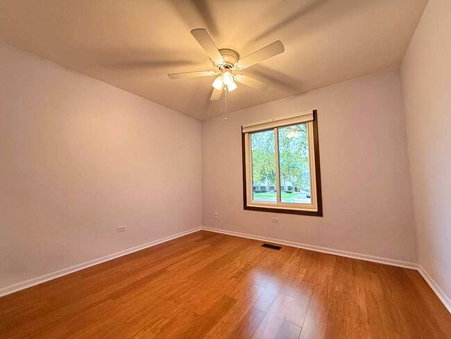 Building Photo - 966 Cumberland Ct