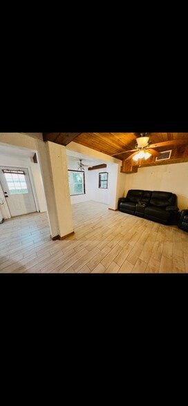 Building Photo - 2076 S Halifax Dr