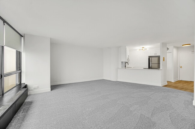 Building Photo - 5415 N Sheridan Rd