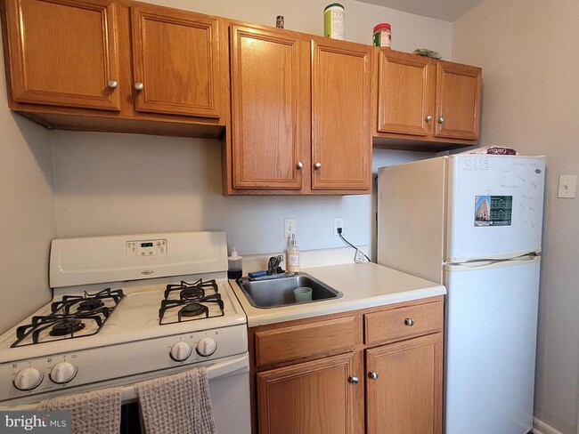 Building Photo - 135 S 19th St