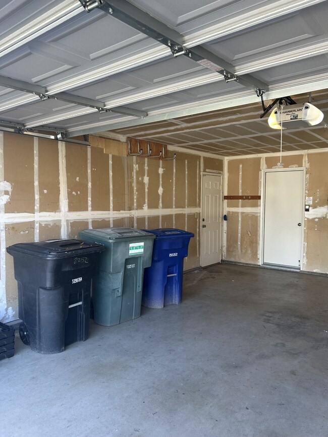 Building Photo - 2252 Southport Ln