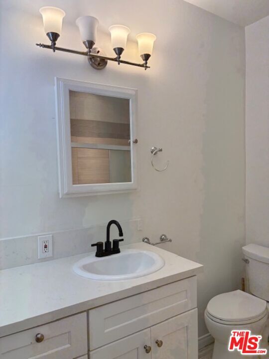 Building Photo - 459 S Holt Ave