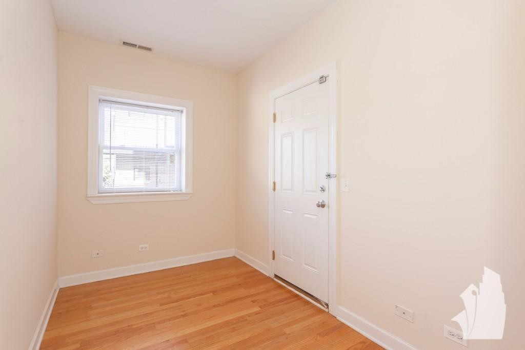 Building Photo - 3244 N Clifton Ave