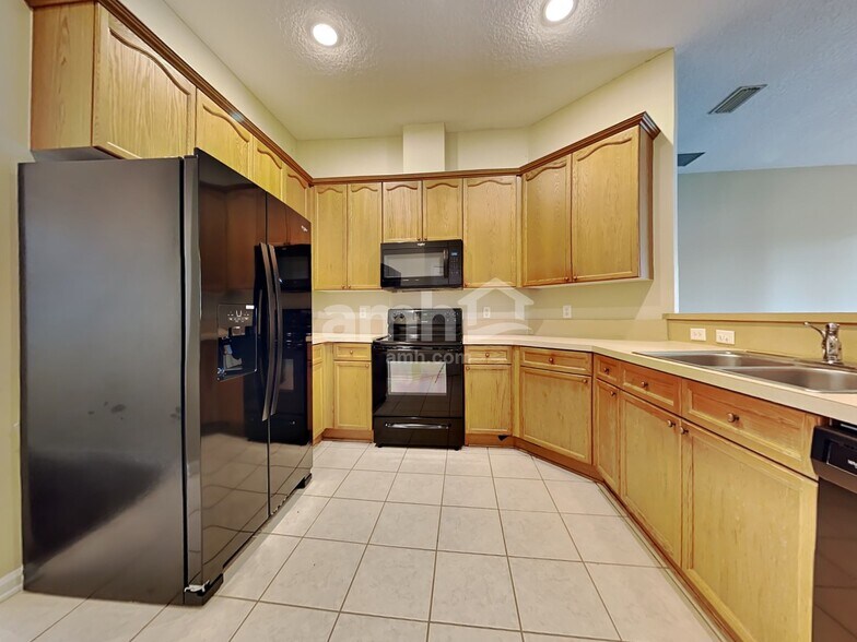 Building Photo - 705 Waterlily Way