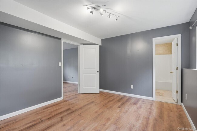Building Photo - 17 Watkins Dr