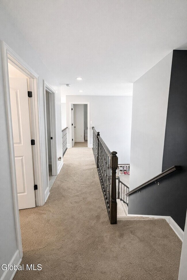 Building Photo - 40 Haywood Ln