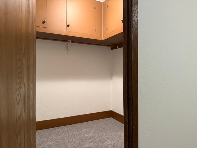 Bedroom 1 - Walk-in Closet - 1324 Bluff Ave