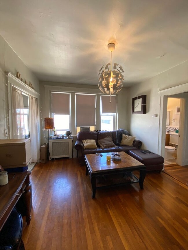 Building Photo - Nicely renovated 1 bed in a prime location in Allston!