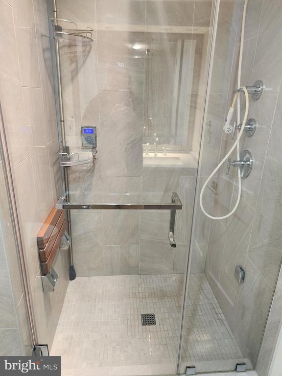 Building Photo - 900 N Stafford St