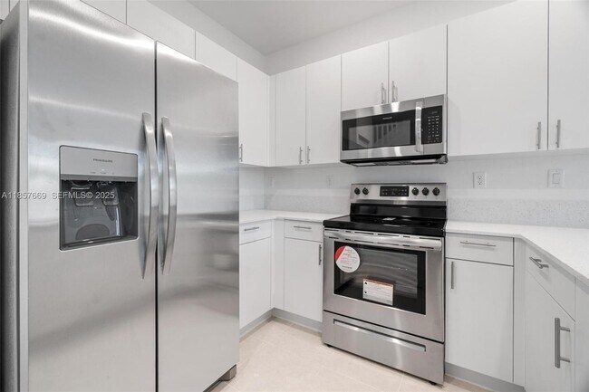 Building Photo - 1870 SE 26th Ter