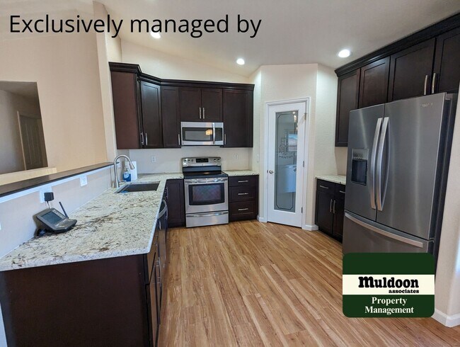 Building Photo - Spacious Updated Pueblo West Home! Pet Fri...