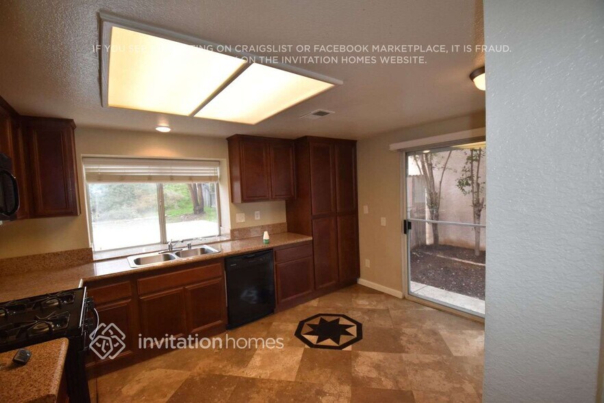 Building Photo - 23798 Vía Olivia