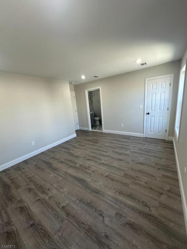 Building Photo - 393 E 27th St