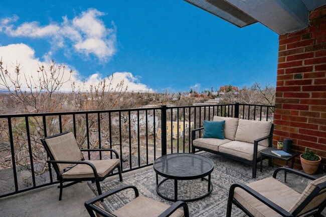 Building Photo - 2971 Deckebach Ave