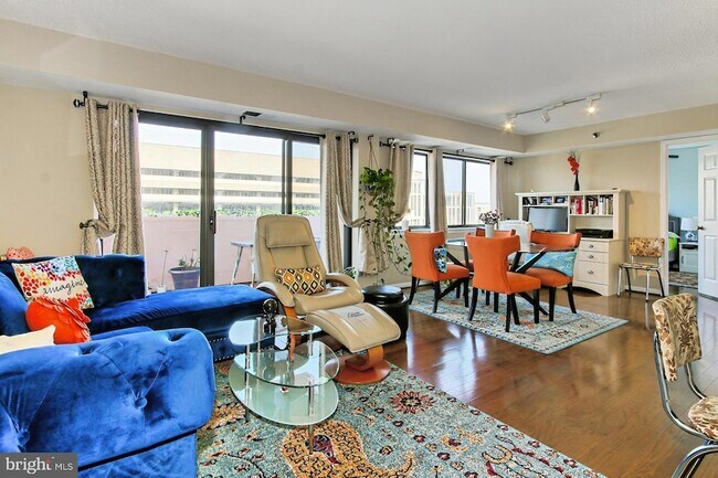 Building Photo - 1301 N Courthouse Rd