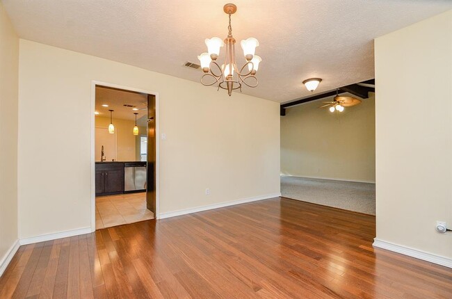 Building Photo - 2731 River Birch Dr
