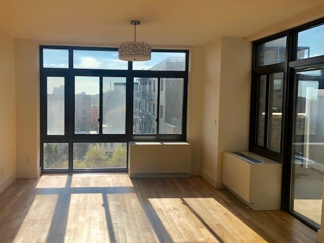 Building Photo - 33 Caton Pl