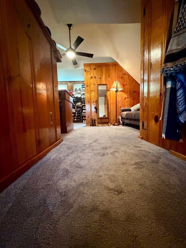 Building Photo - Stunning 4-Bed/2-Bath Home in the heart of Lansdowne! Available First Week of September!