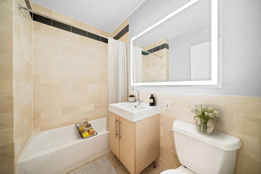 Building Photo - 2 S End Ave