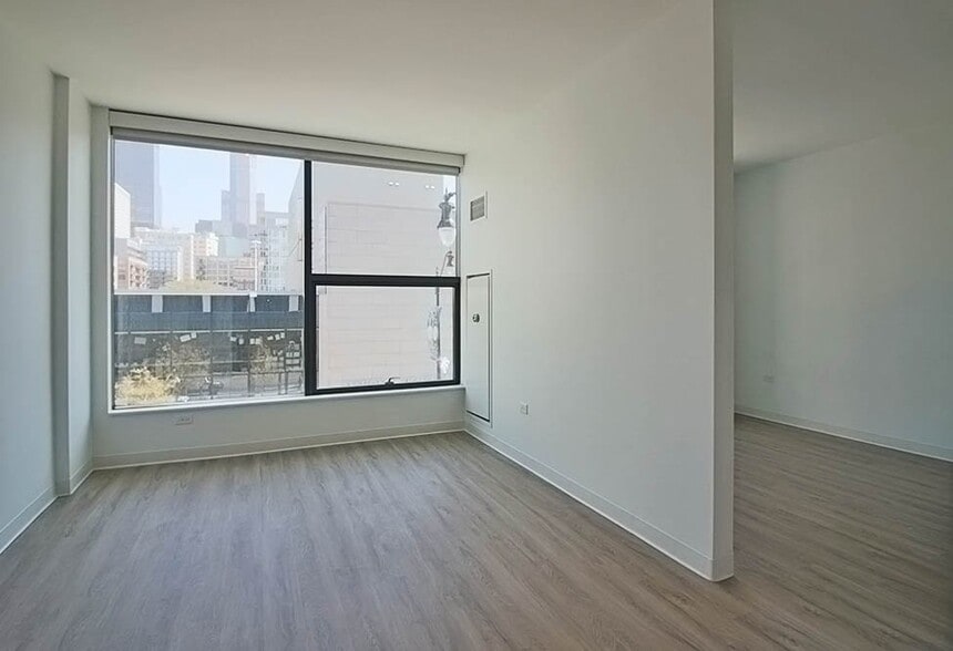 Building Photo - 338 S Halsted St