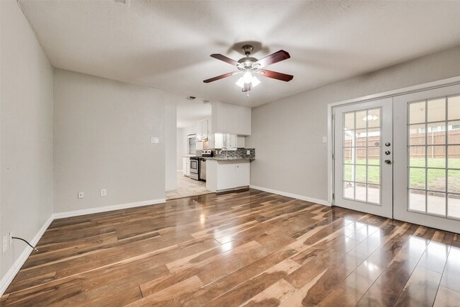 Building Photo - 1812 Ravenswood Dr N