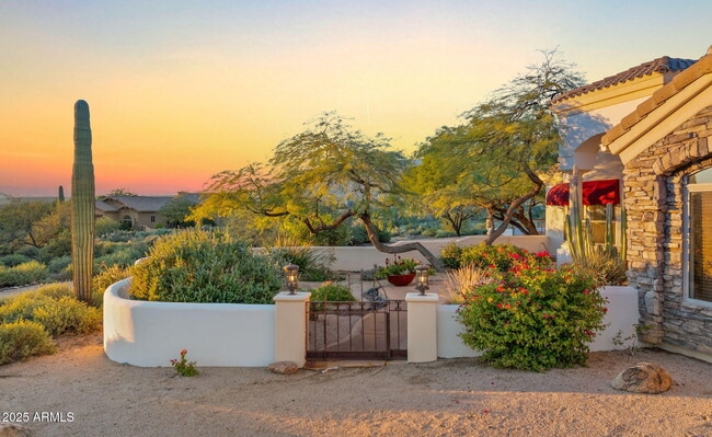 Building Photo - 5910 E Cielo Run S