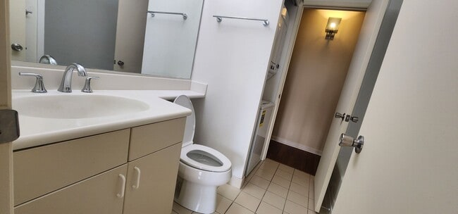 Building Photo - Newly renovated, conveniently located Discovery Bay Gem