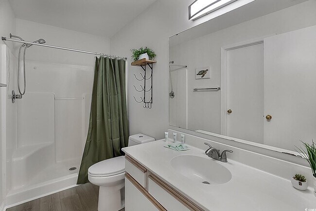 Building Photo - 1204 River Oaks Dr