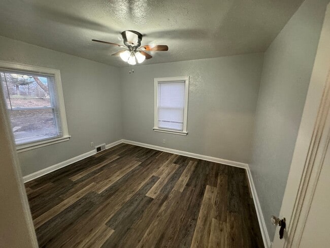 Building Photo - 3 bedroom, 2 bath House with 2 car detached garage