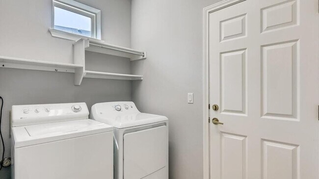 Building Photo - 303 Bonham Loop