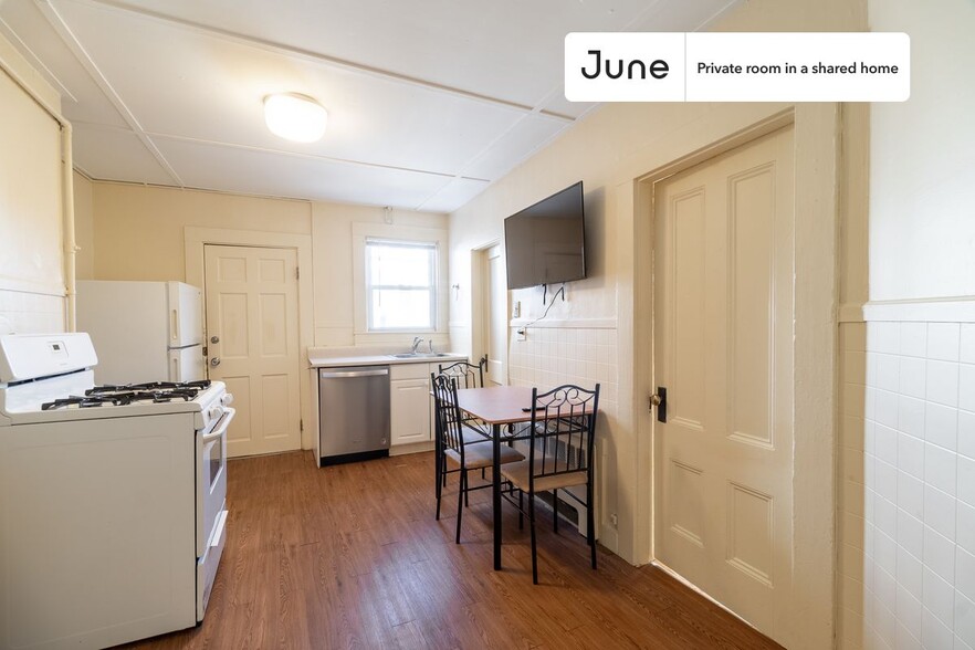 Building Photo - Private bedroom in 4 bed/1 bath Home