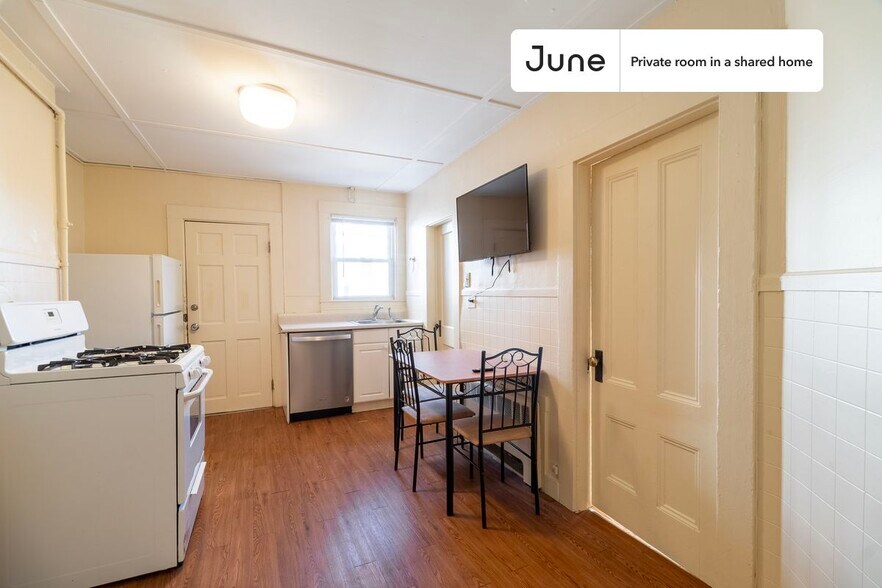 Building Photo - Room in Shared 4 bed/1 bath home