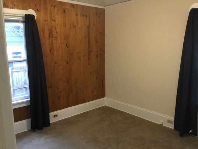 Building Photo - VINTAGE CHARM