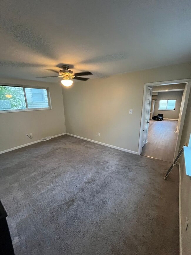 Building Photo - Three Bed, Two Bath with 2 Car Garage in N...